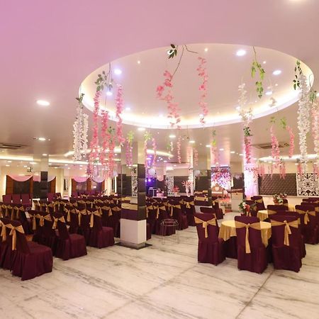 Hotel The Leaf - Gomti Nagar Lucknow Eksteriør billede