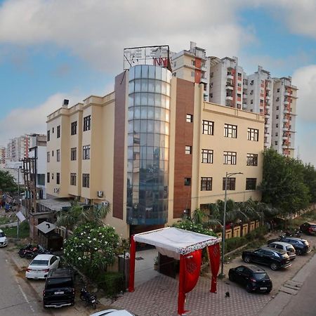 Hotel The Leaf - Gomti Nagar Lucknow Eksteriør billede