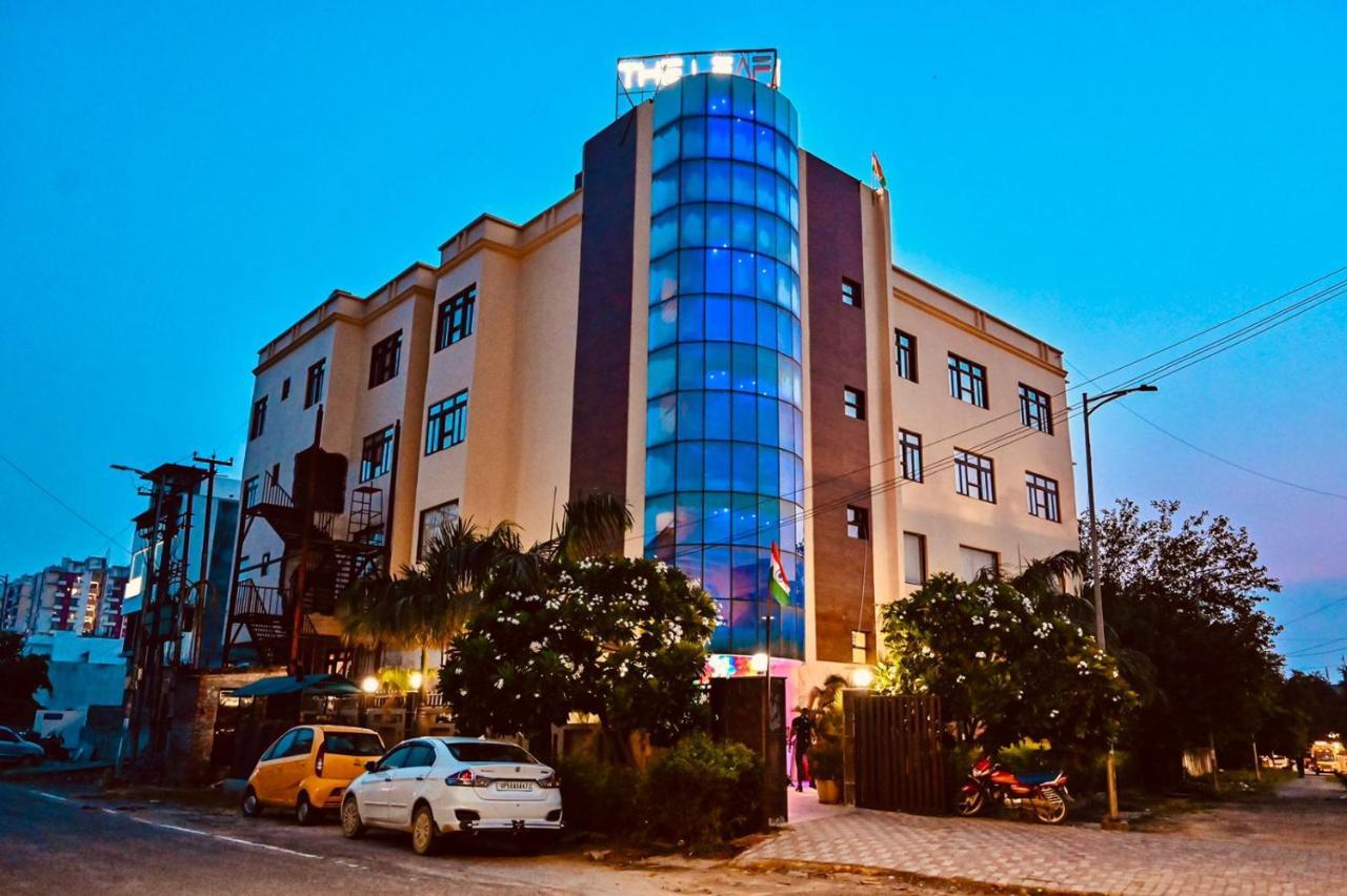Hotel The Leaf - Gomti Nagar Lucknow Eksteriør billede