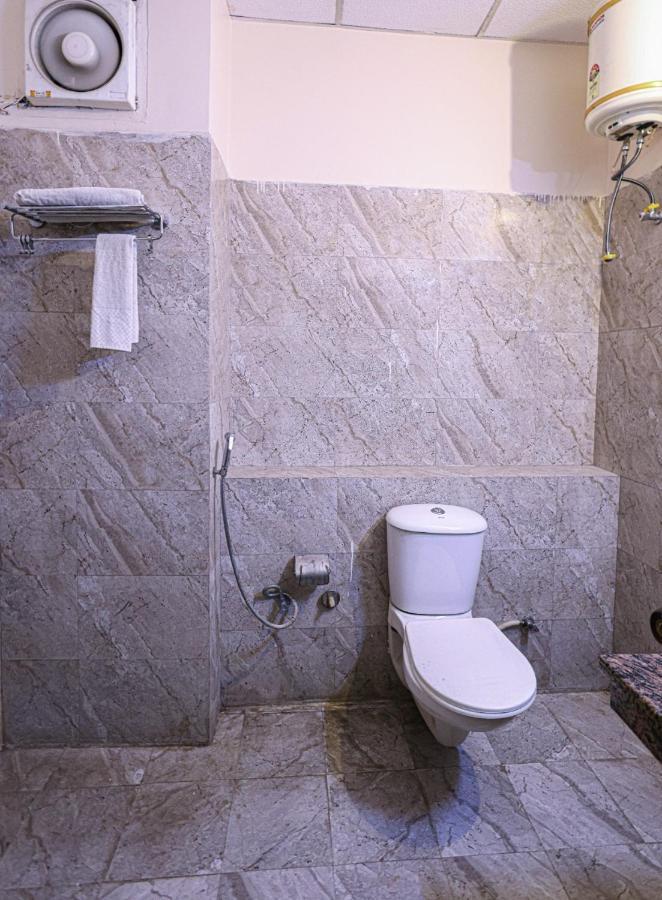 Hotel The Leaf - Gomti Nagar Lucknow Eksteriør billede