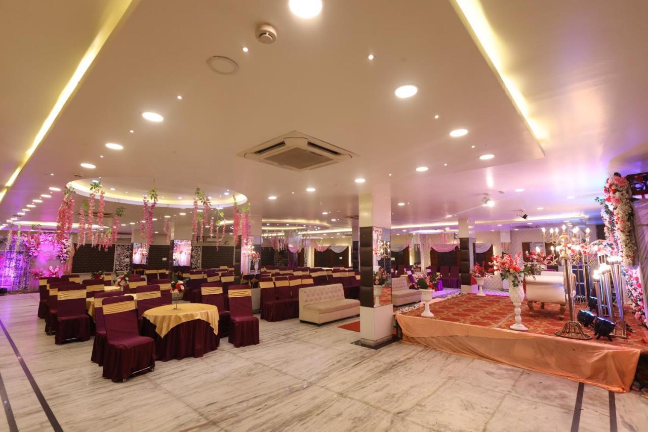 Hotel The Leaf - Gomti Nagar Lucknow Eksteriør billede