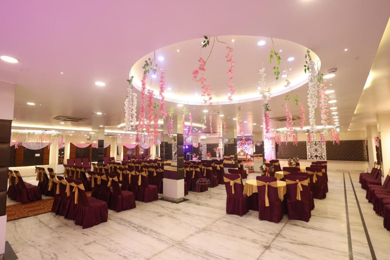 Hotel The Leaf - Gomti Nagar Lucknow Eksteriør billede