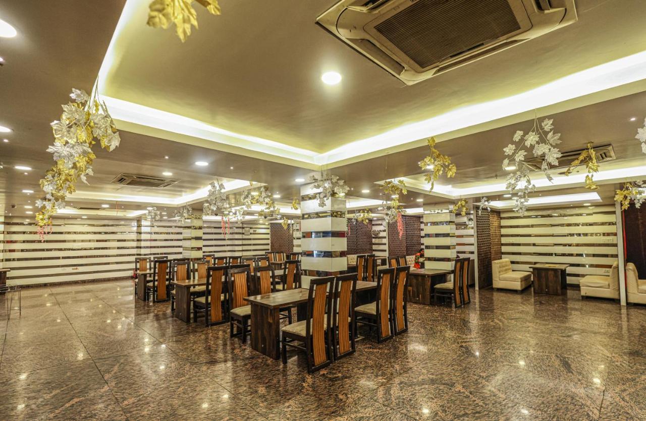 Hotel The Leaf - Gomti Nagar Lucknow Eksteriør billede