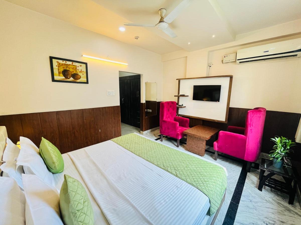 Hotel The Leaf - Gomti Nagar Lucknow Eksteriør billede