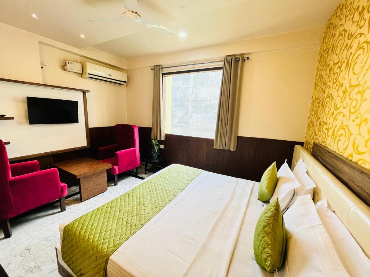 Hotel The Leaf - Gomti Nagar Lucknow Eksteriør billede