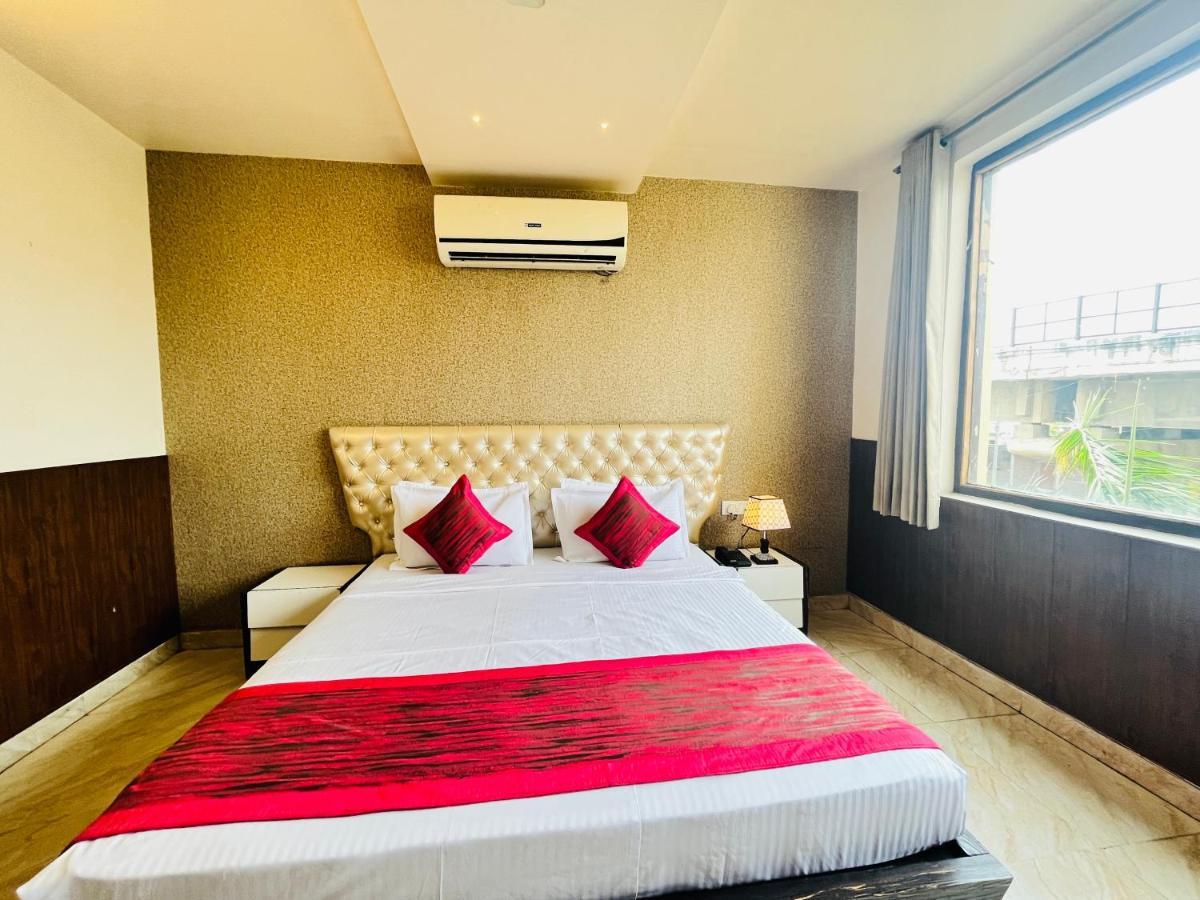 Hotel The Leaf - Gomti Nagar Lucknow Eksteriør billede