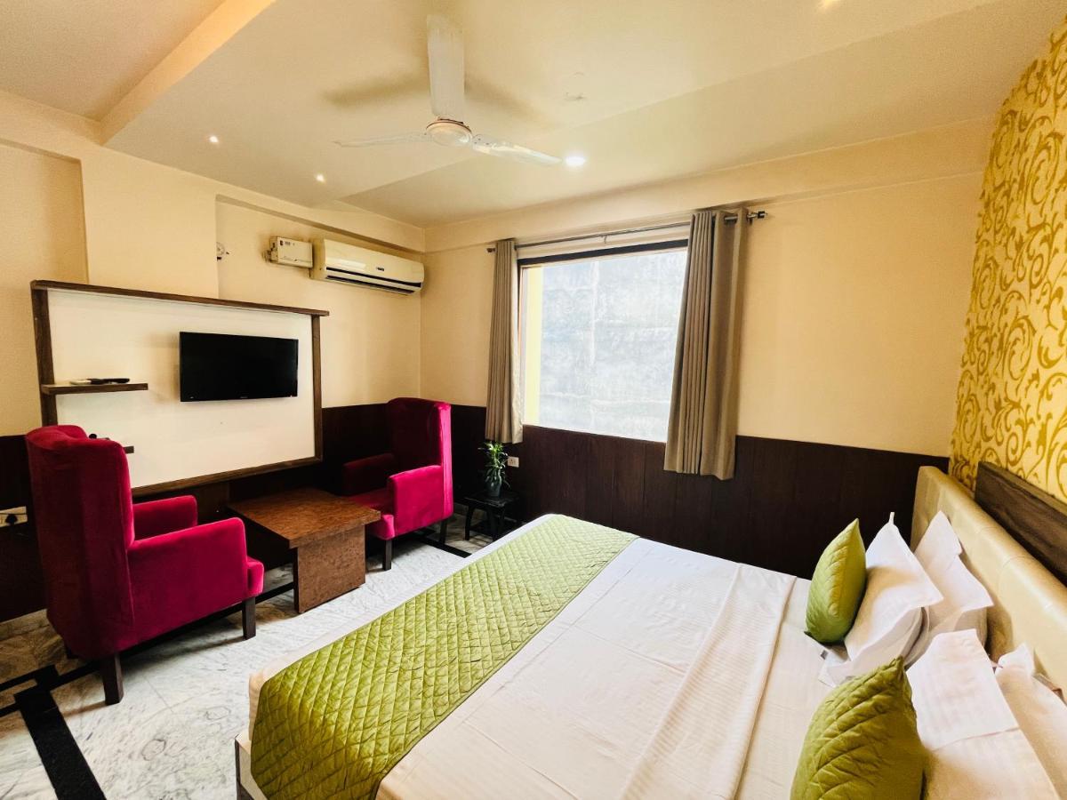 Hotel The Leaf - Gomti Nagar Lucknow Eksteriør billede