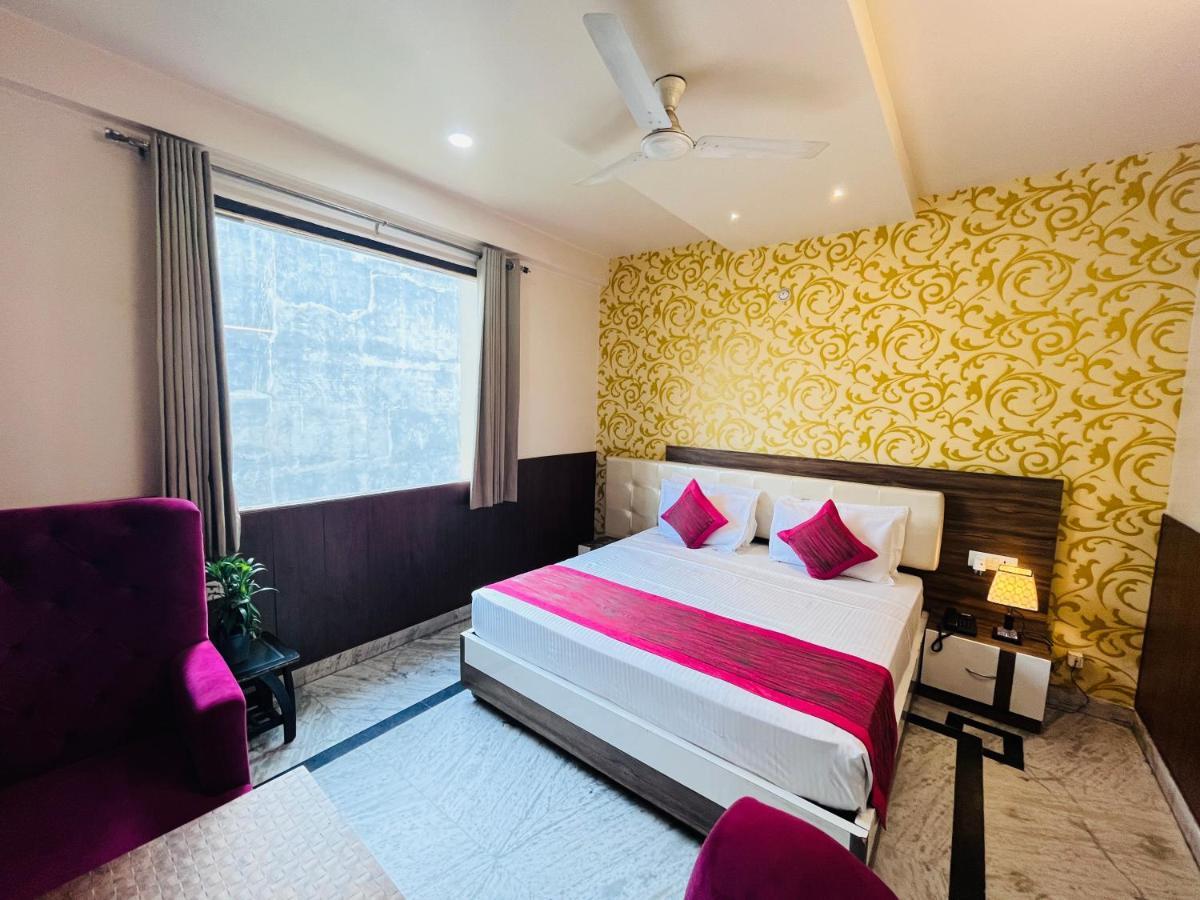 Hotel The Leaf - Gomti Nagar Lucknow Eksteriør billede