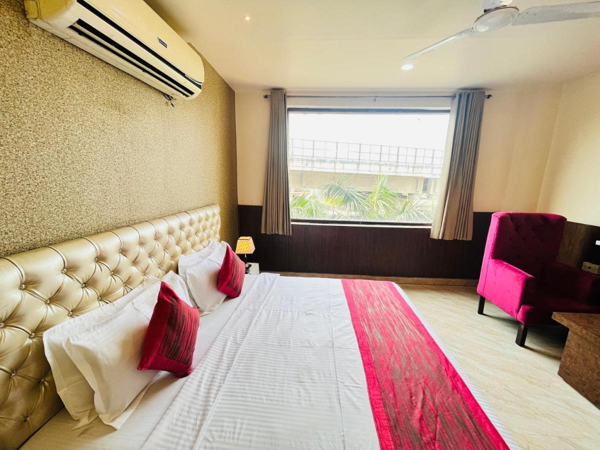 Hotel The Leaf - Gomti Nagar Lucknow Eksteriør billede