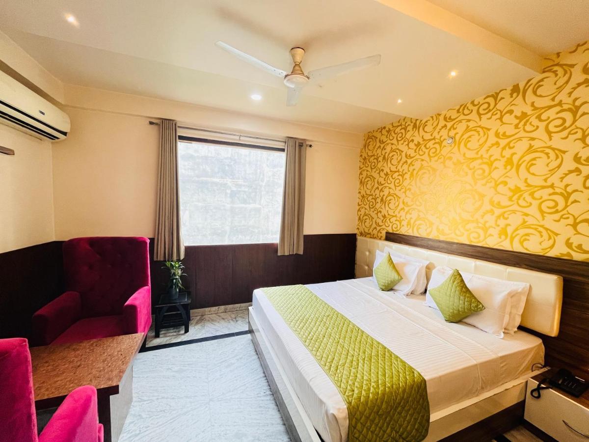 Hotel The Leaf - Gomti Nagar Lucknow Eksteriør billede