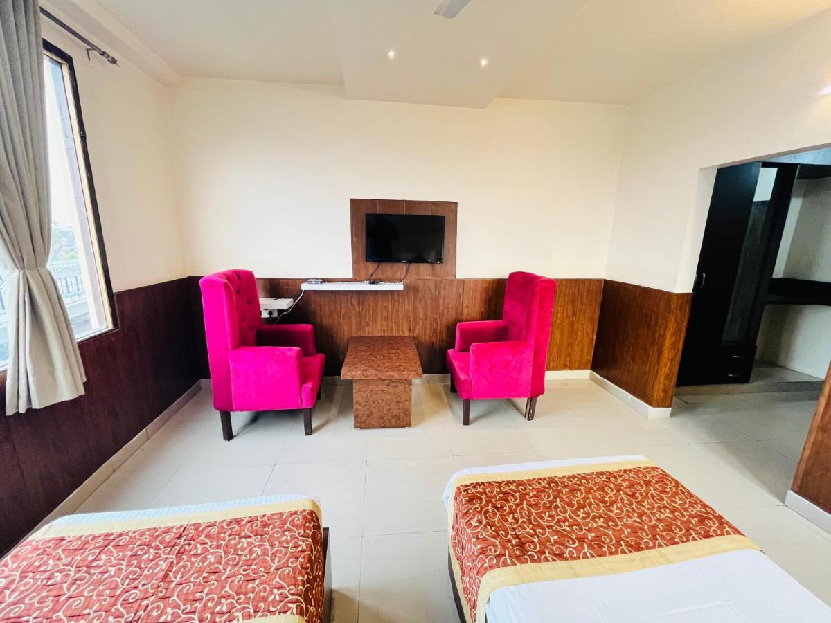 Hotel The Leaf - Gomti Nagar Lucknow Eksteriør billede