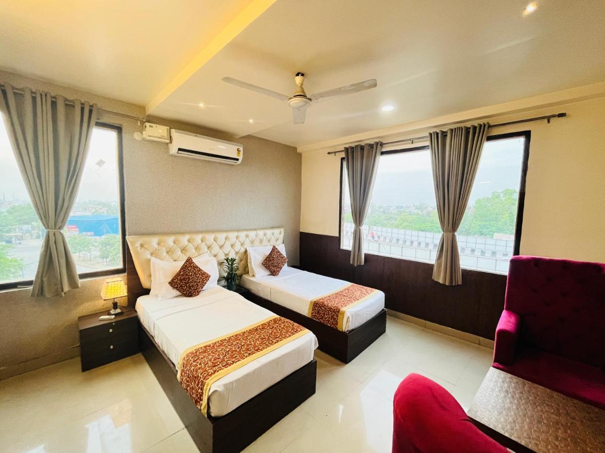 Hotel The Leaf - Gomti Nagar Lucknow Eksteriør billede
