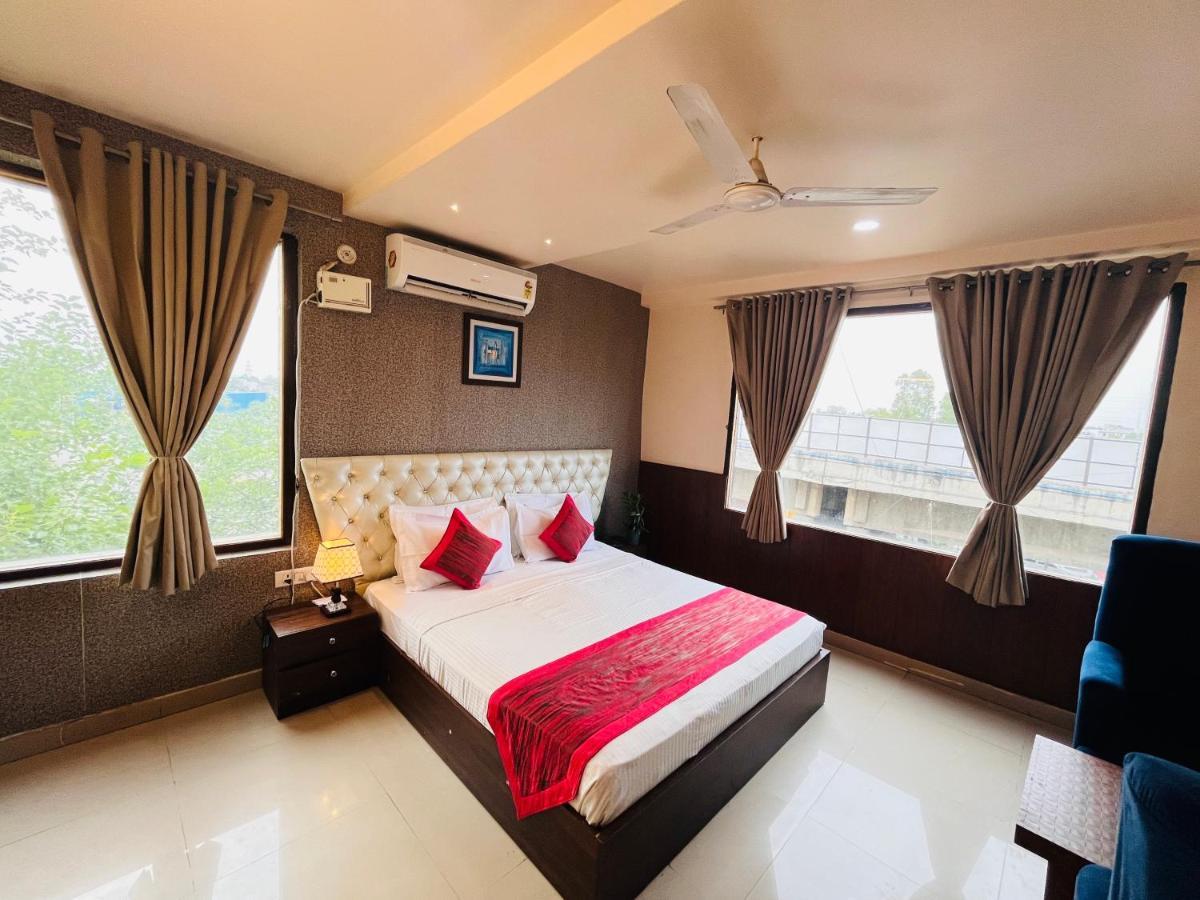 Hotel The Leaf - Gomti Nagar Lucknow Eksteriør billede