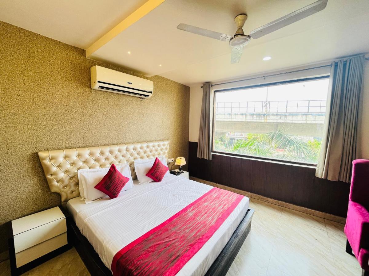 Hotel The Leaf - Gomti Nagar Lucknow Eksteriør billede