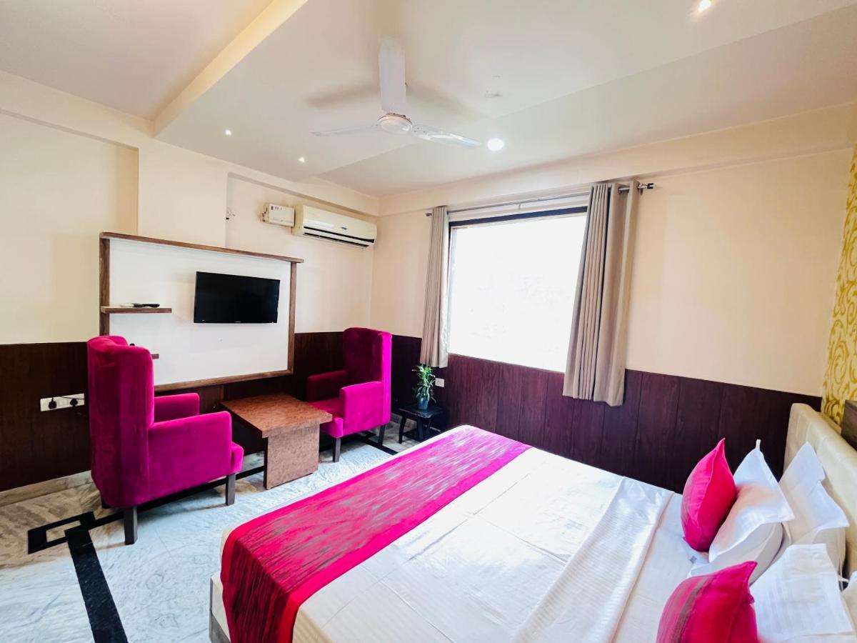 Hotel The Leaf - Gomti Nagar Lucknow Eksteriør billede