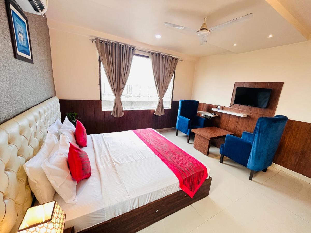 Hotel The Leaf - Gomti Nagar Lucknow Eksteriør billede