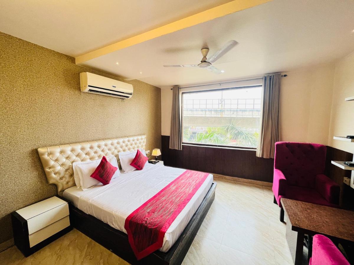 Hotel The Leaf - Gomti Nagar Lucknow Eksteriør billede