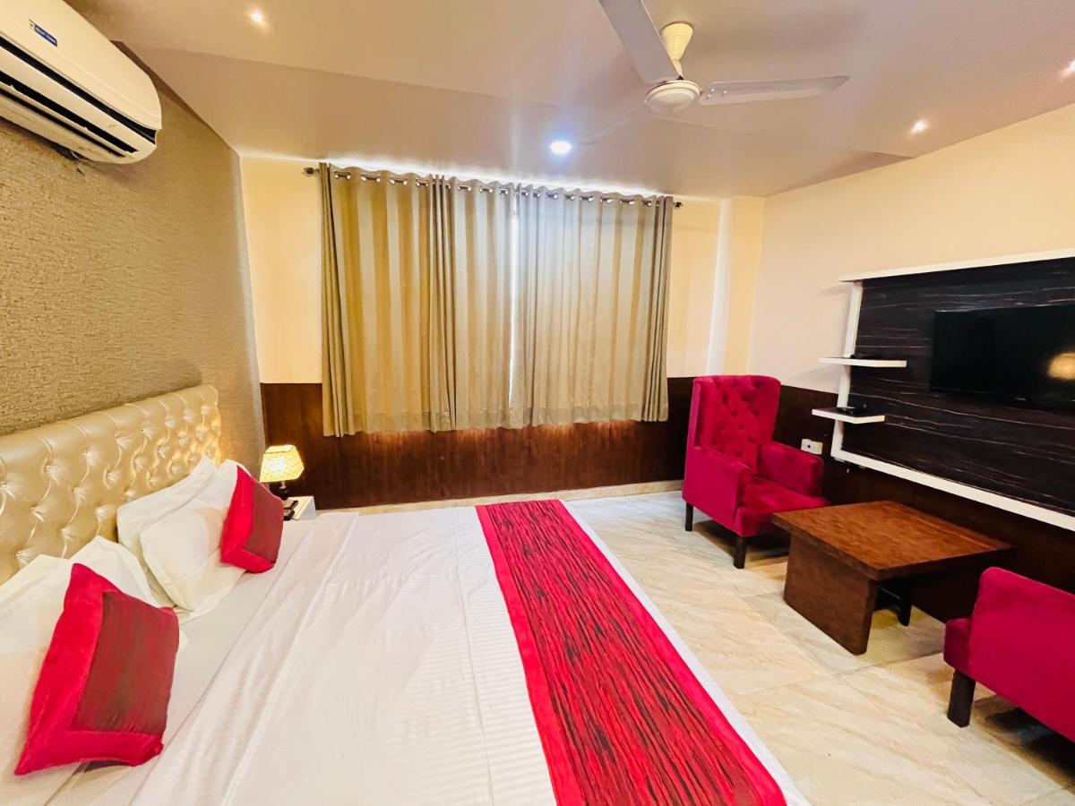 Hotel The Leaf - Gomti Nagar Lucknow Eksteriør billede