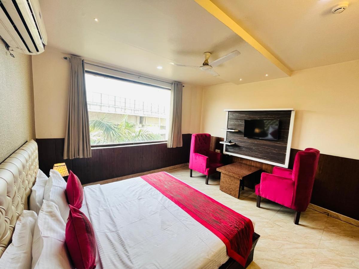 Hotel The Leaf - Gomti Nagar Lucknow Eksteriør billede