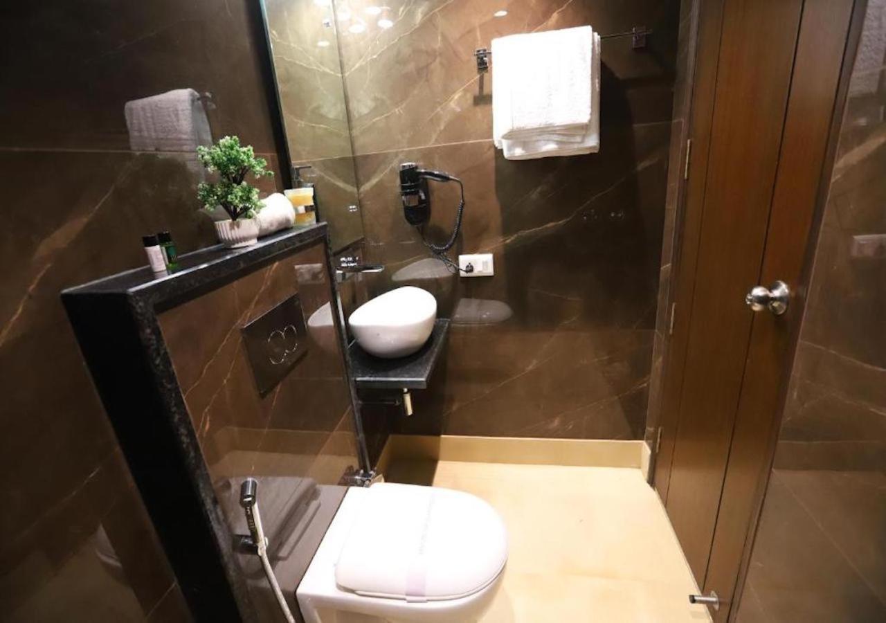 Hotel The Leaf - Gomti Nagar Lucknow Eksteriør billede